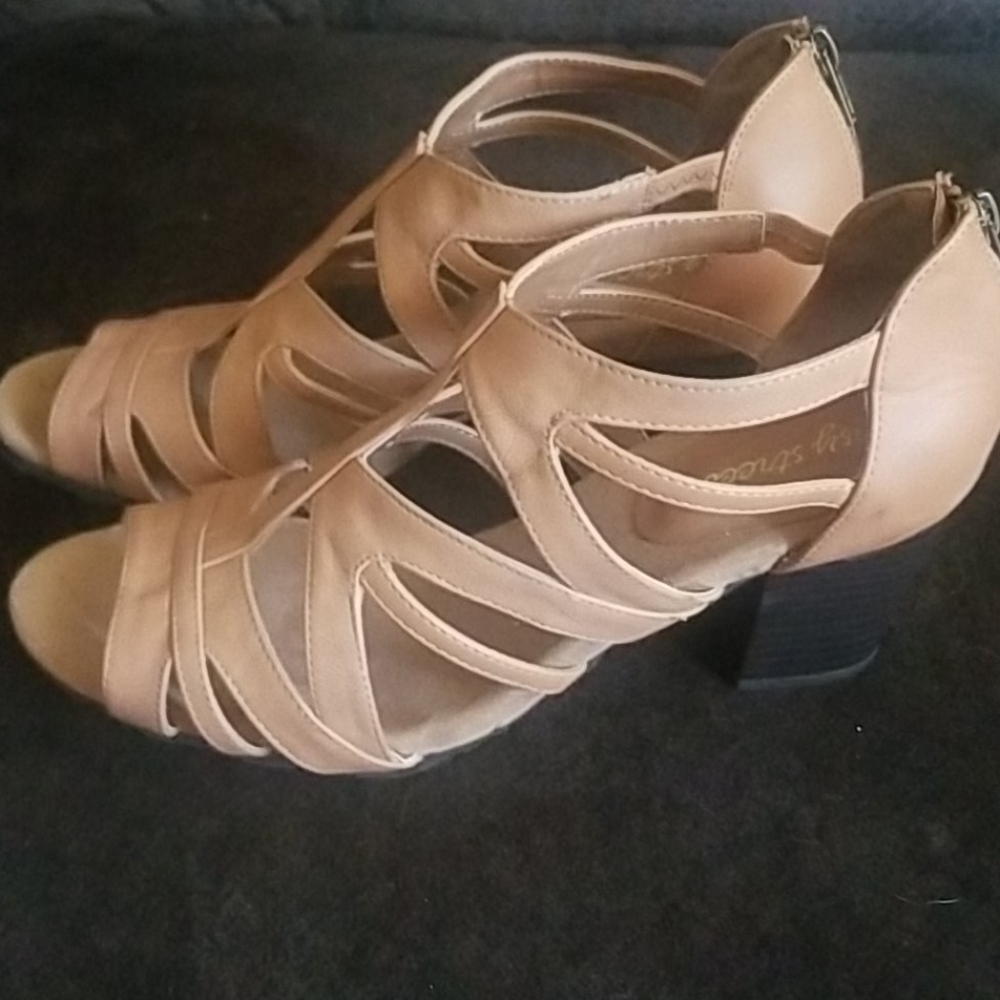 Size 10WW style Amaze by Easy Street
